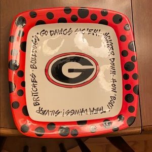 GA Bulldogs serving dish